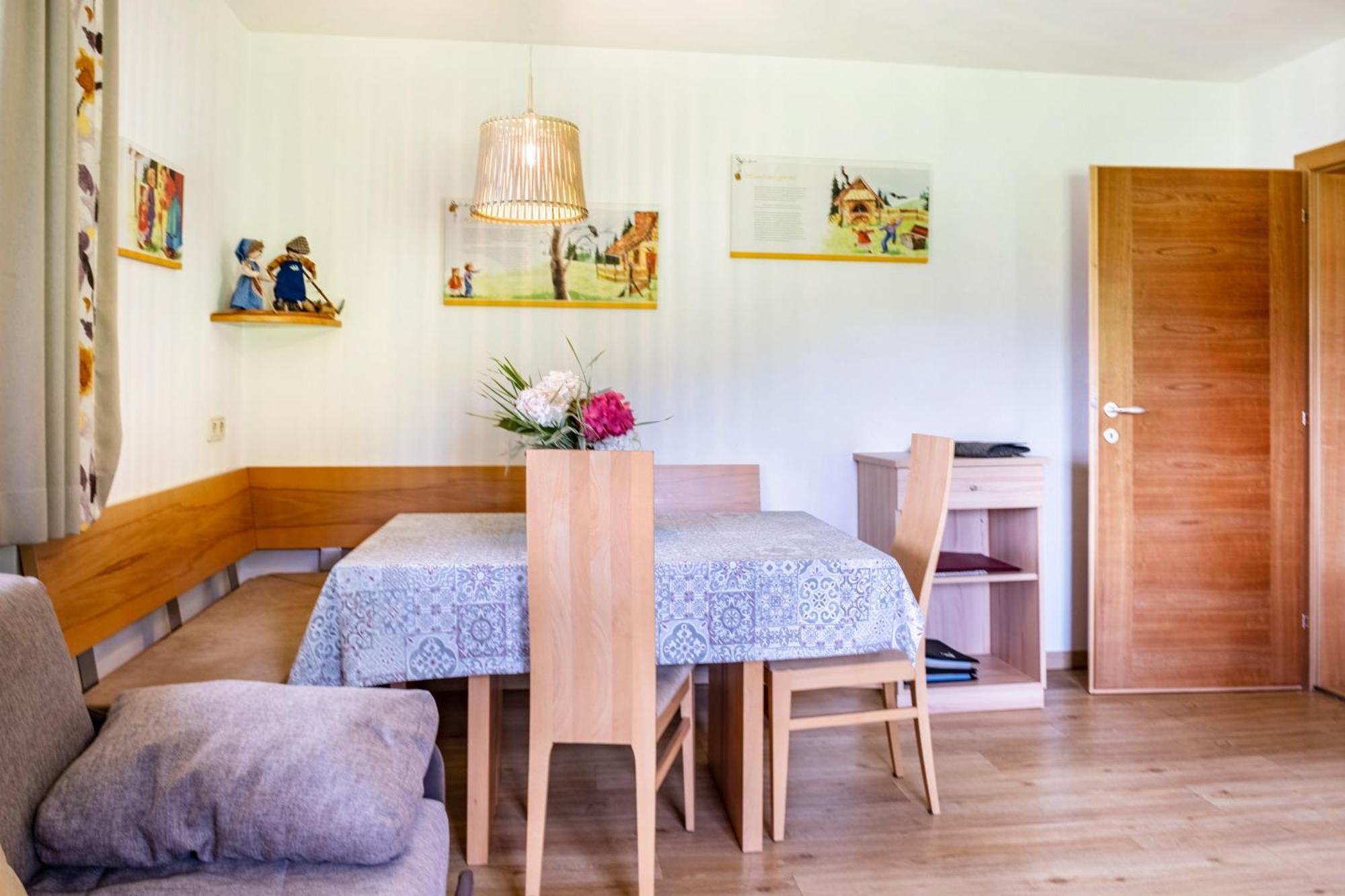 Haensel Und Gretel Schlosshof Umes Bagian luar foto
