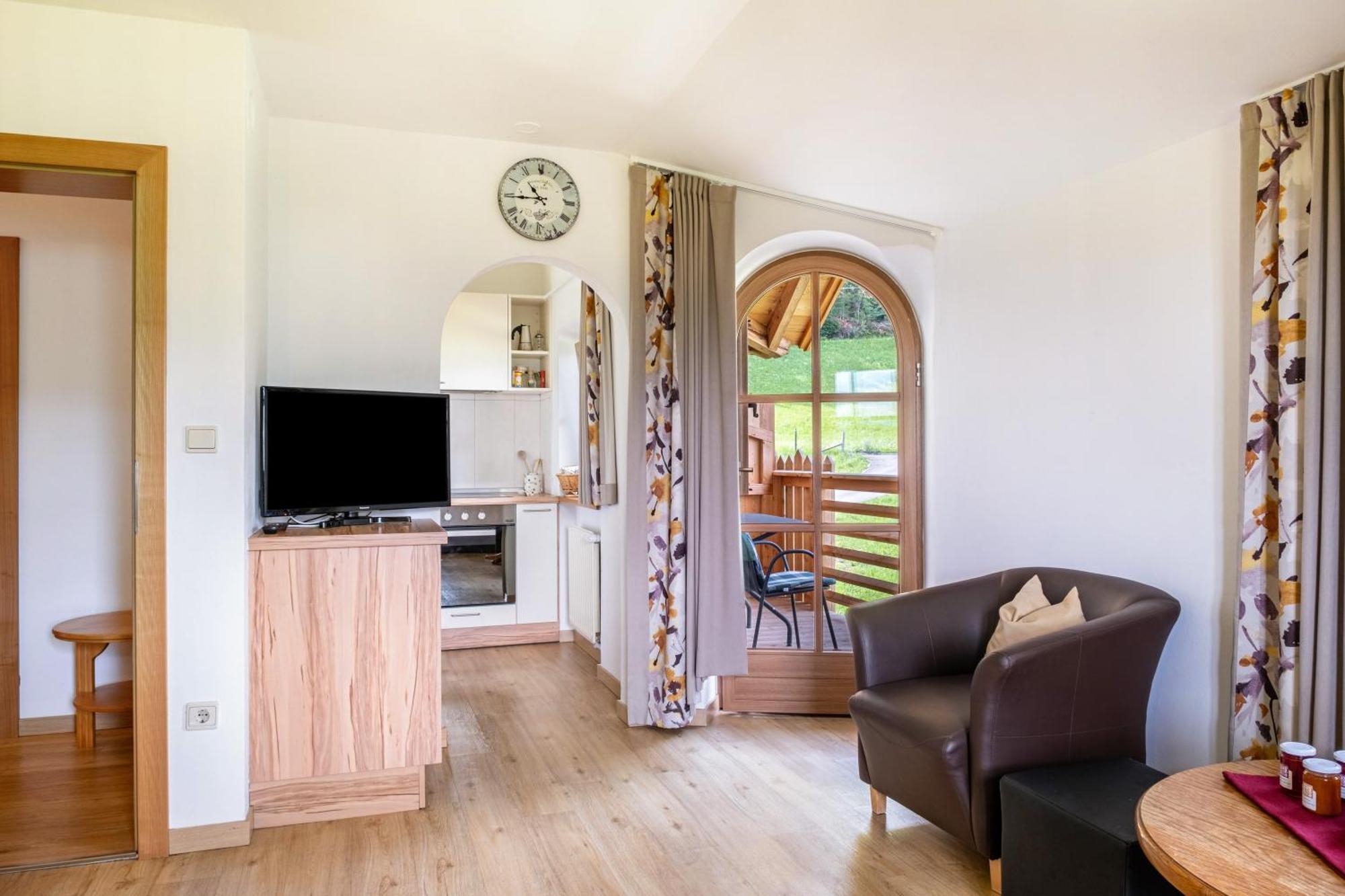 Haensel Und Gretel Schlosshof Umes Bagian luar foto