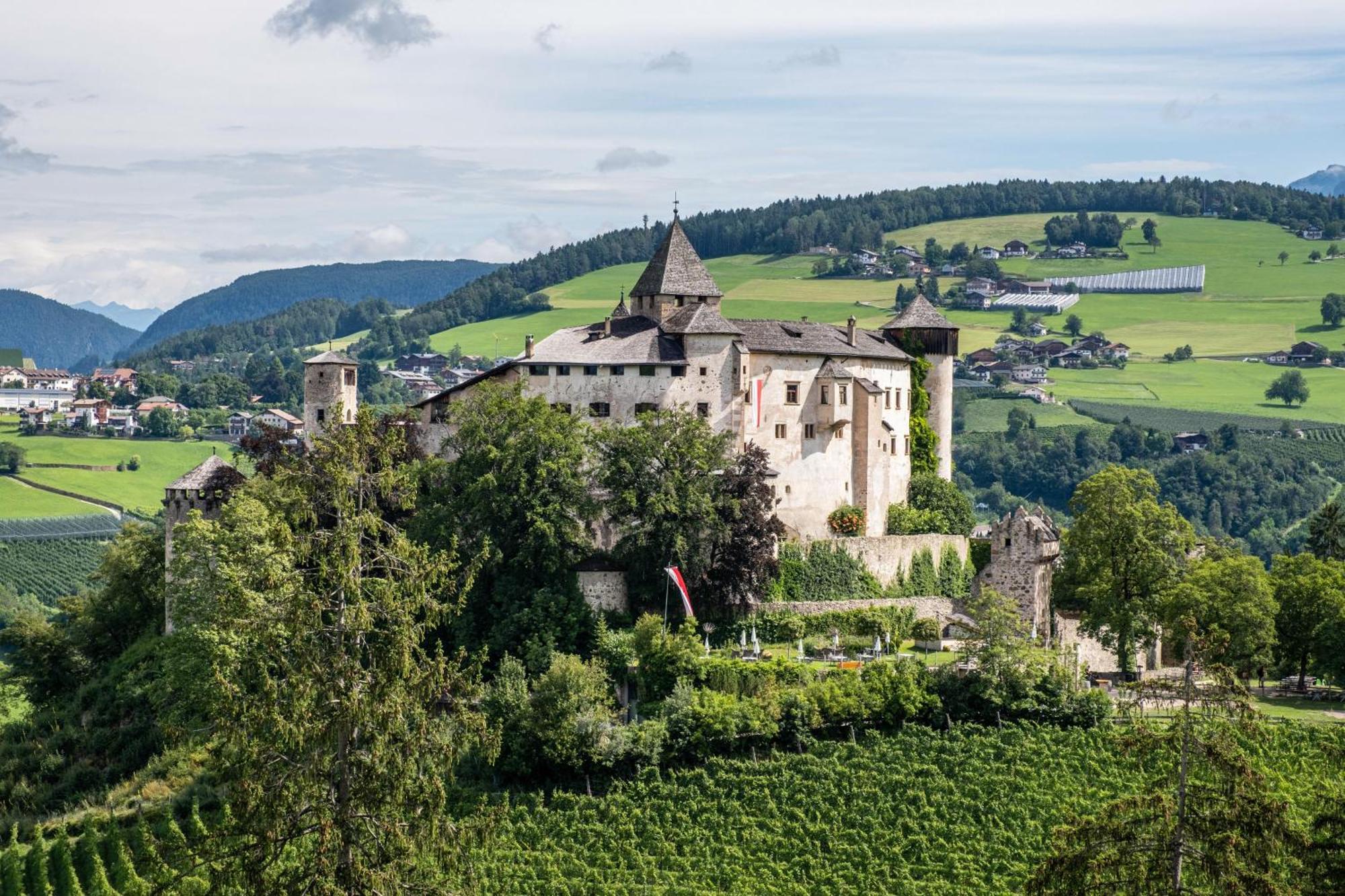 Haensel Und Gretel Schlosshof Umes Bagian luar foto