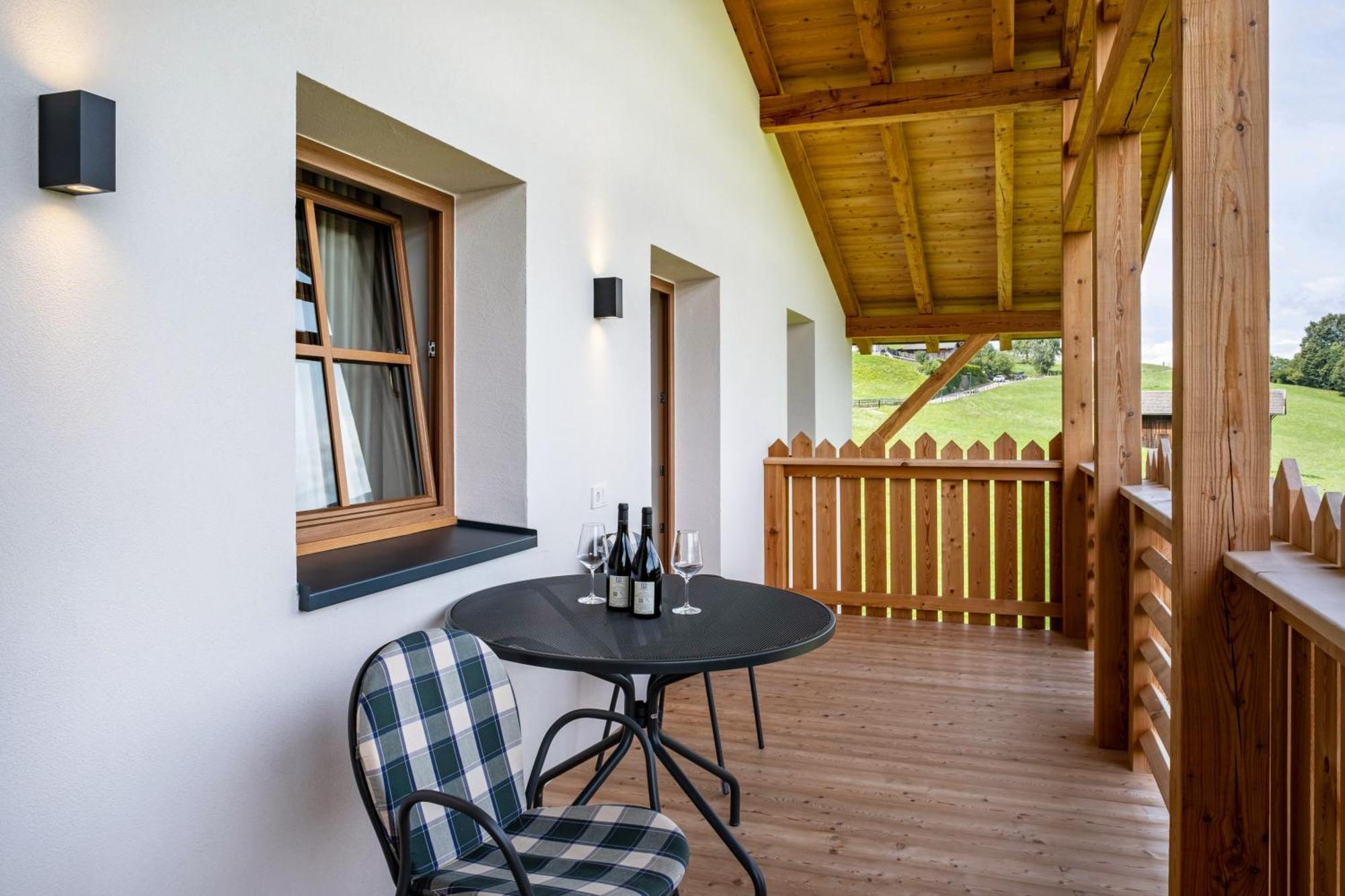 Haensel Und Gretel Schlosshof Umes Bagian luar foto